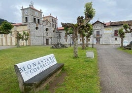 El monasterio, desde la fachada principal.