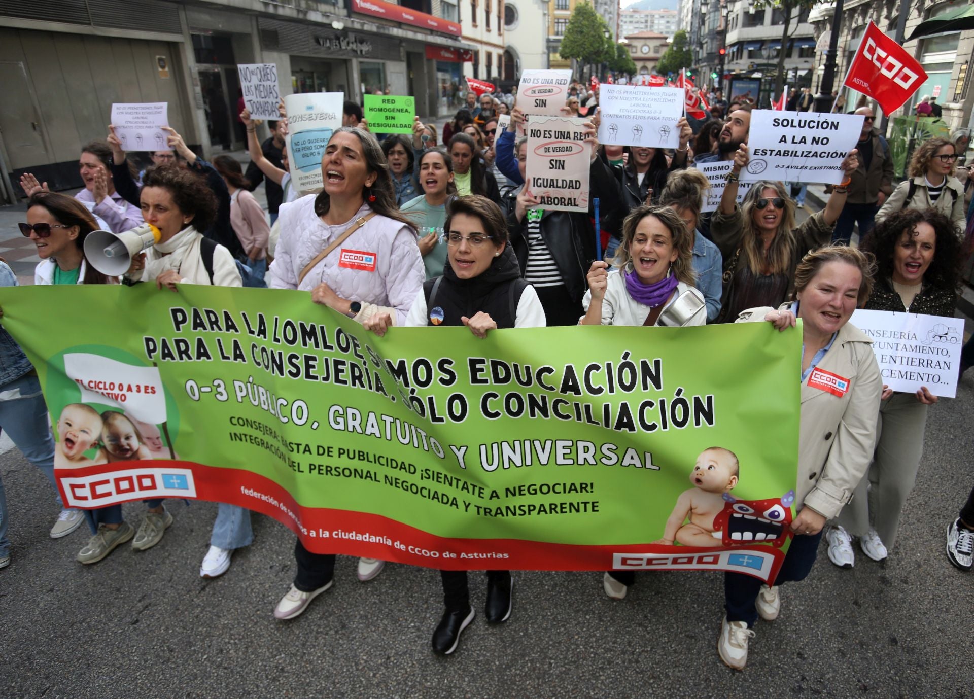 La manifestación de la educación pública asturiana, en imágenes