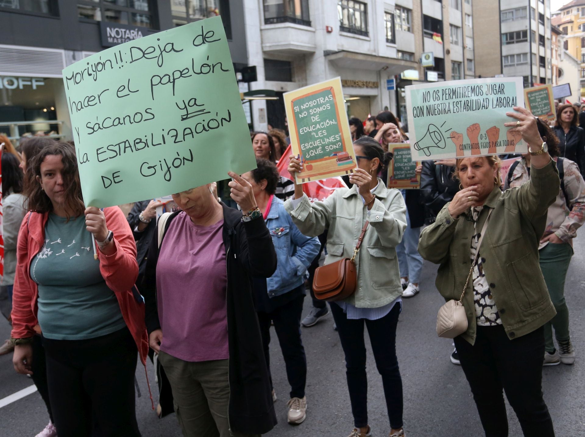 La manifestación de la educación pública asturiana, en imágenes