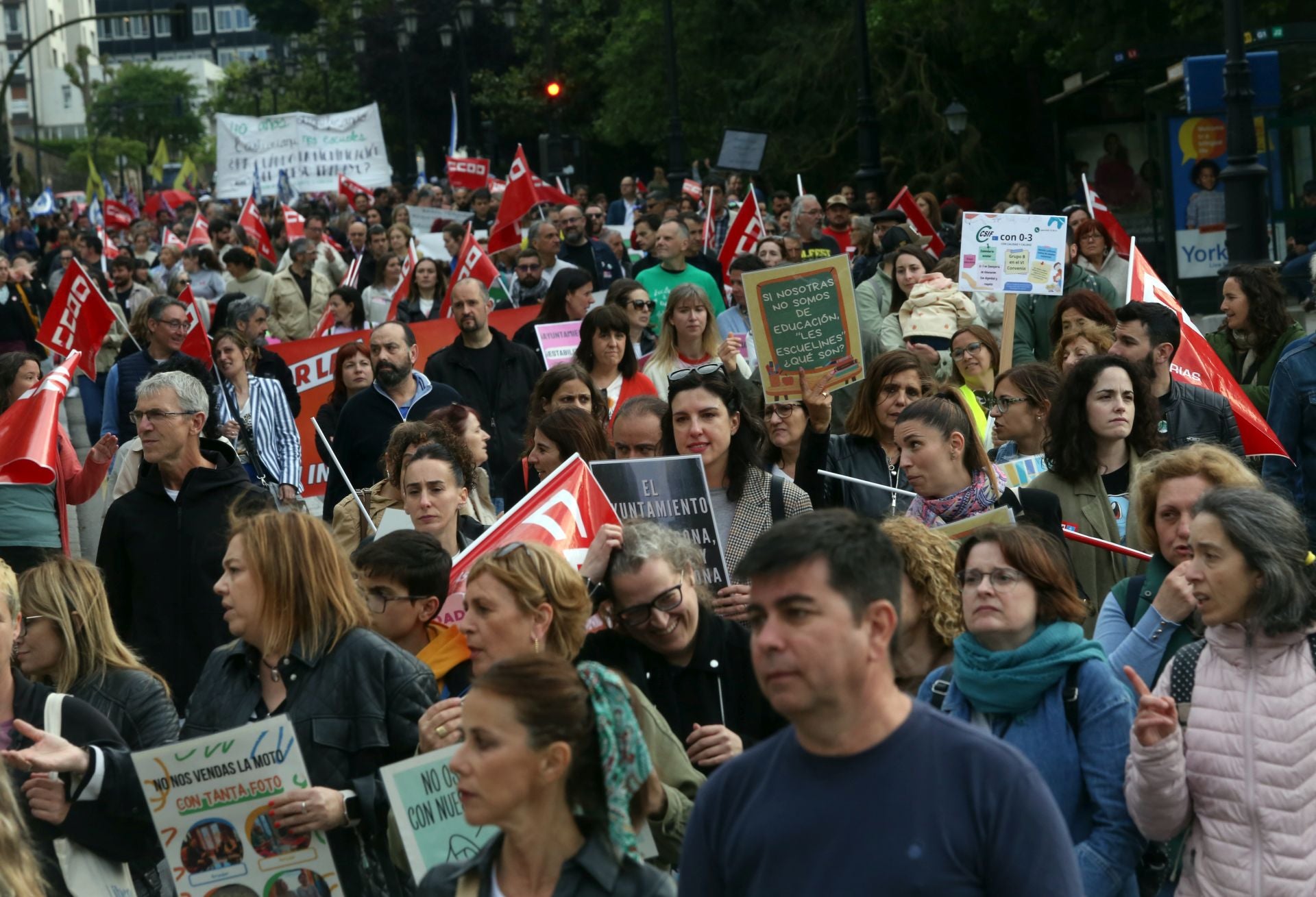 La manifestación de la educación pública asturiana, en imágenes