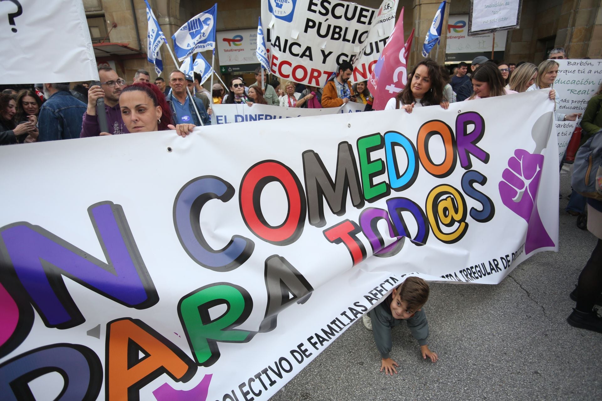La manifestación de la educación pública asturiana, en imágenes