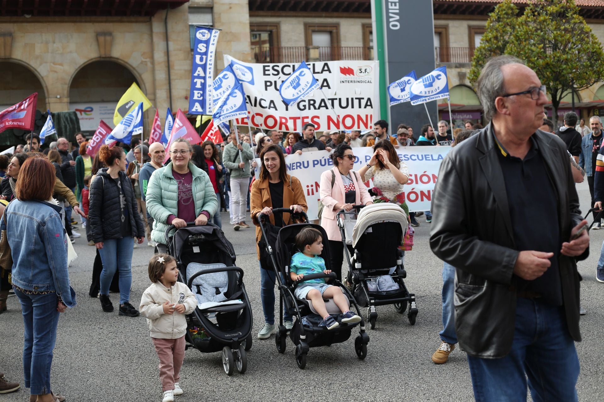 La manifestación de la educación pública asturiana, en imágenes
