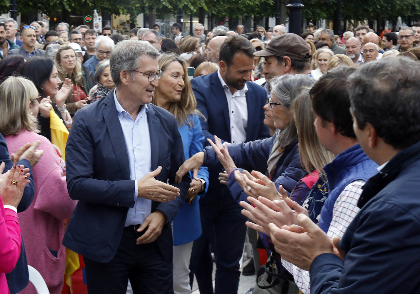 La visita de Feijóo a Gijón, en imágenes