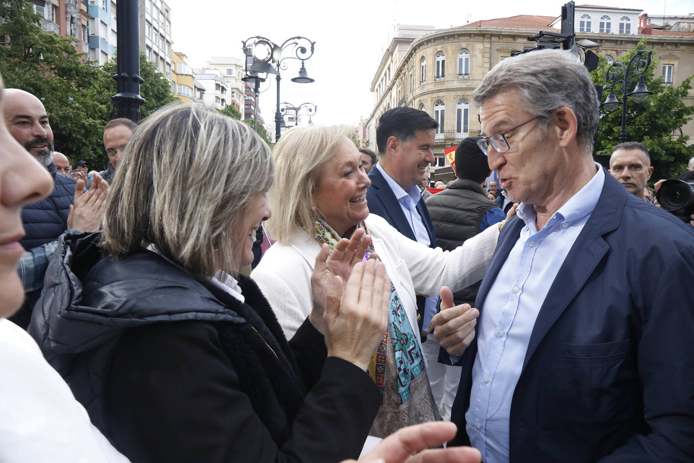 La visita de Feijóo a Gijón, en imágenes