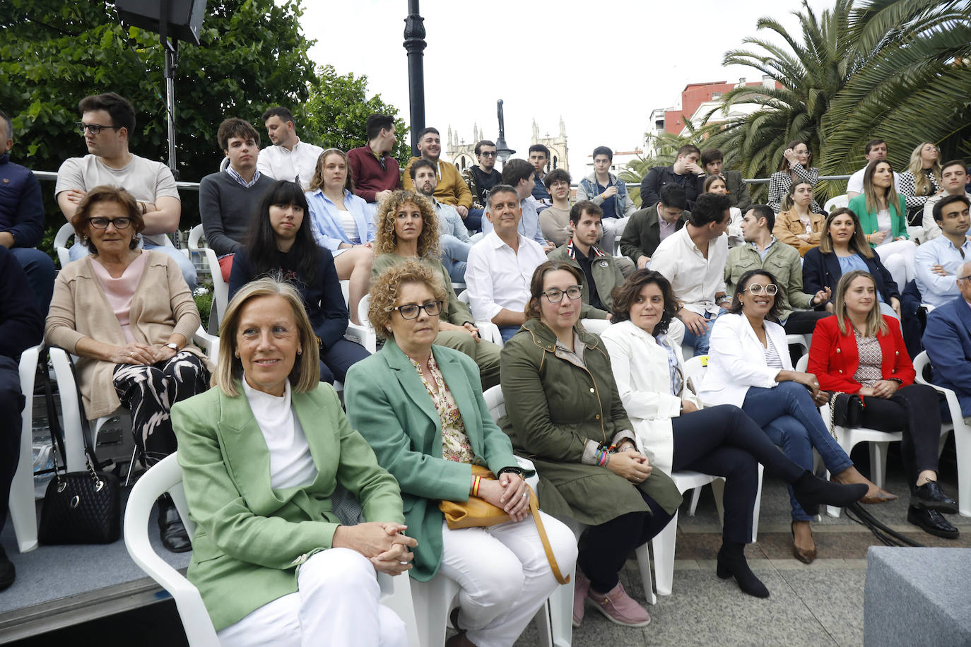 La visita de Feijóo a Gijón, en imágenes