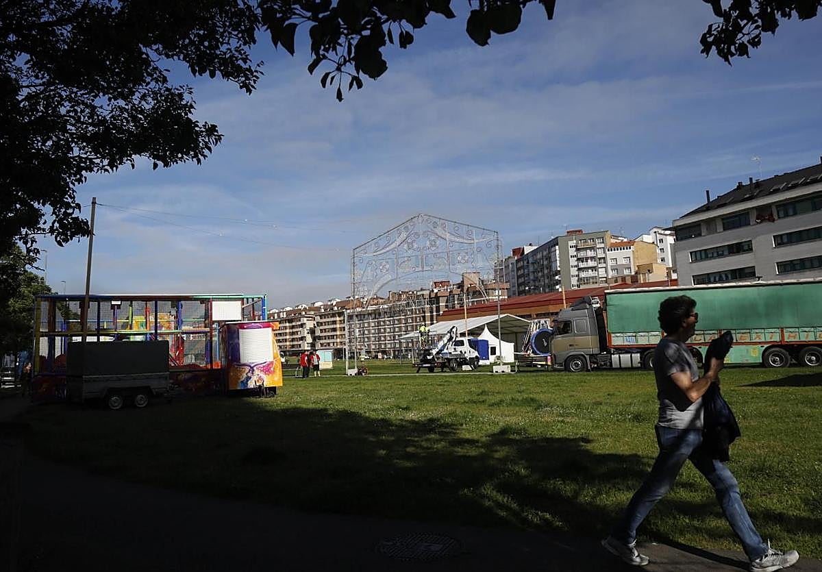 Últimos preparativos antes de que inicien las fiestas en el 'solarón'