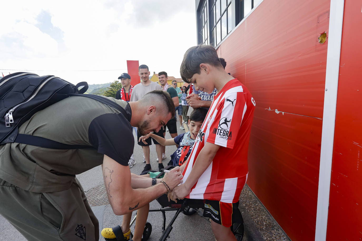 La afición del Sporting despide a los jugadores