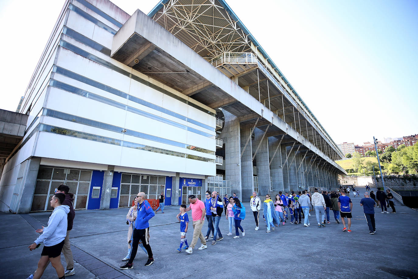 Calor azul en el último entrenamiento del Oviedo antes de la final