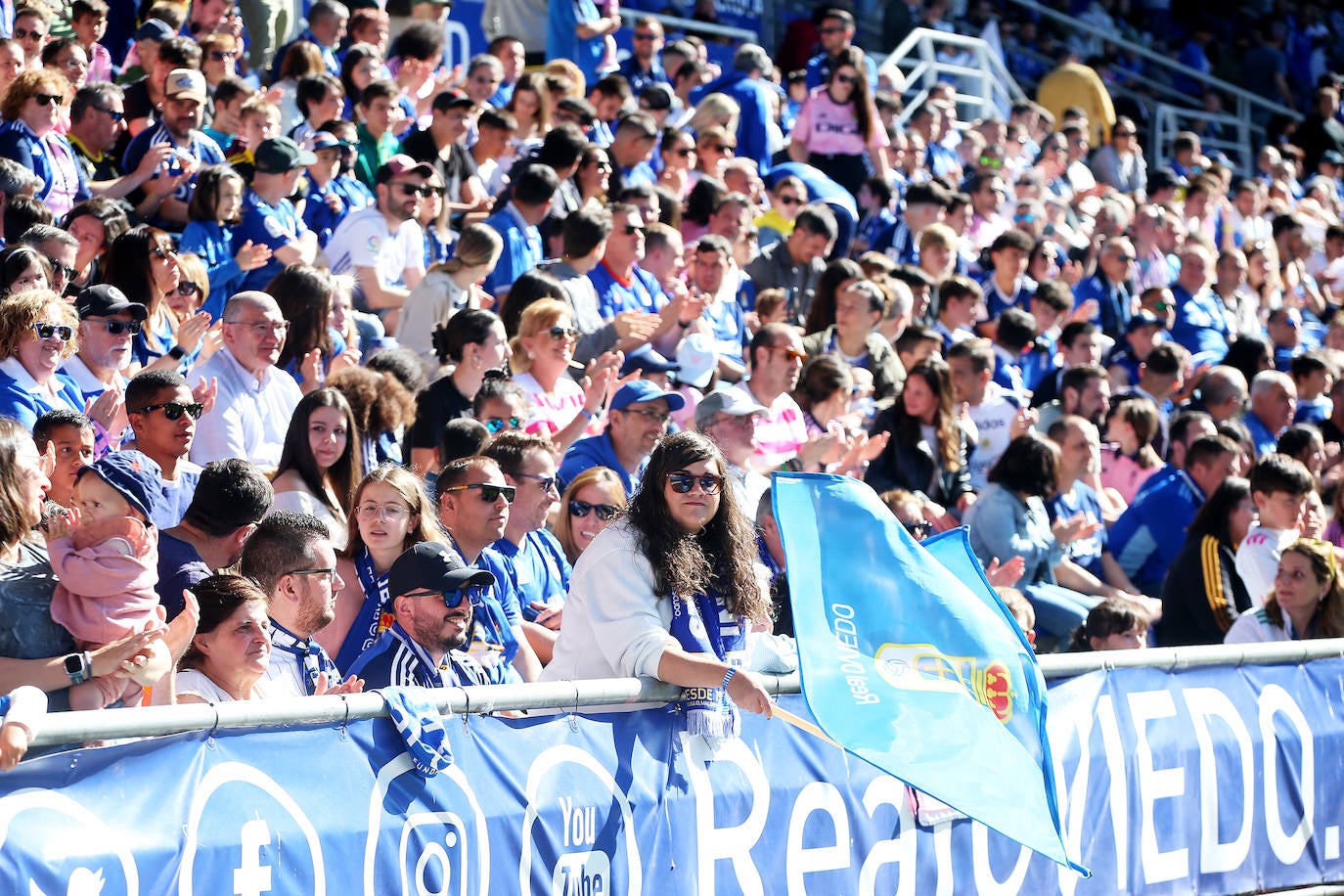 Calor azul en el último entrenamiento del Oviedo antes de la final