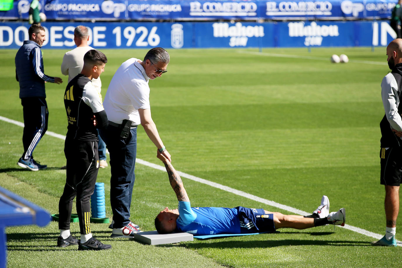 Calor azul en el último entrenamiento del Oviedo antes de la final