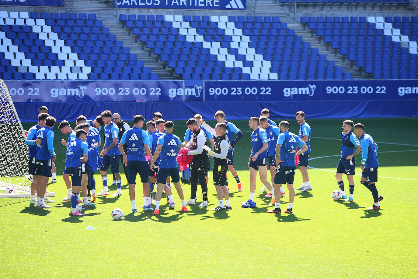 Calor azul en el último entrenamiento del Oviedo antes de la final