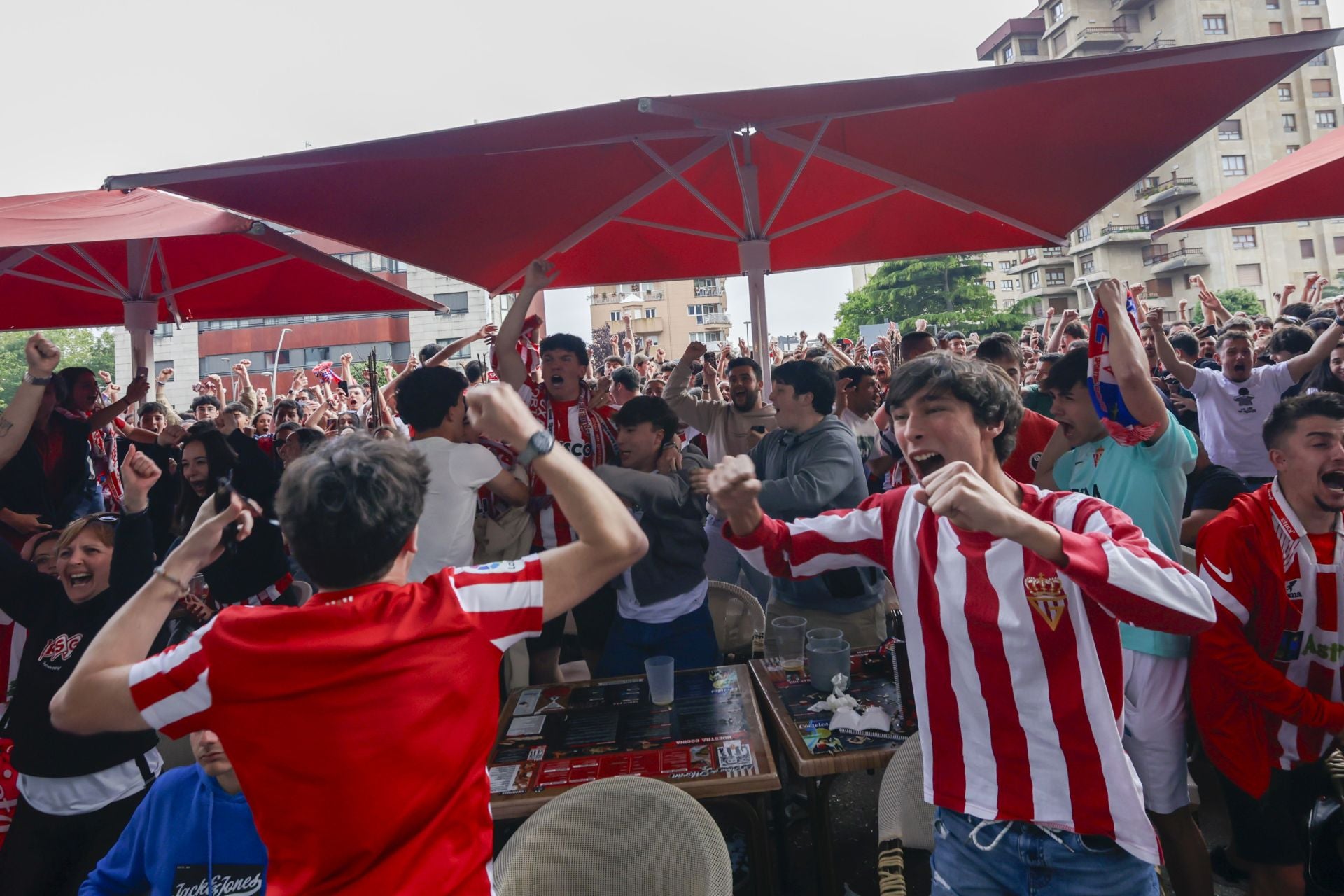 Éxtasis en Gijón tras la victoria del Sporting