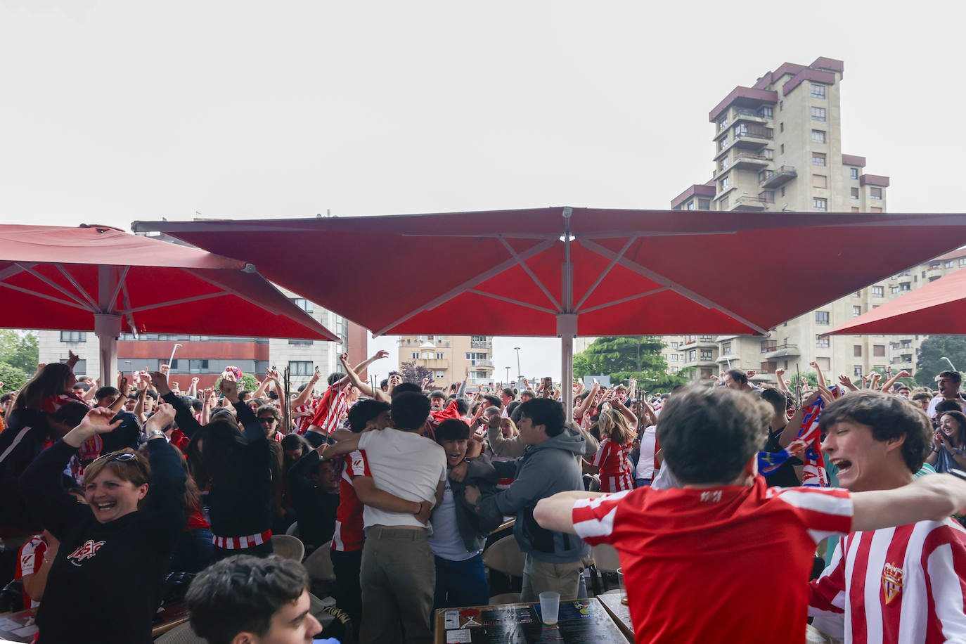 Éxtasis en Gijón tras la victoria del Sporting