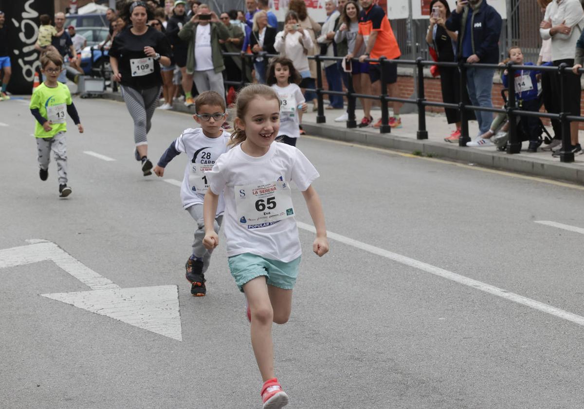 Medio millar de personas en la Carrera Popular Solidaria La Serena-El Llano en Marcha&#039;