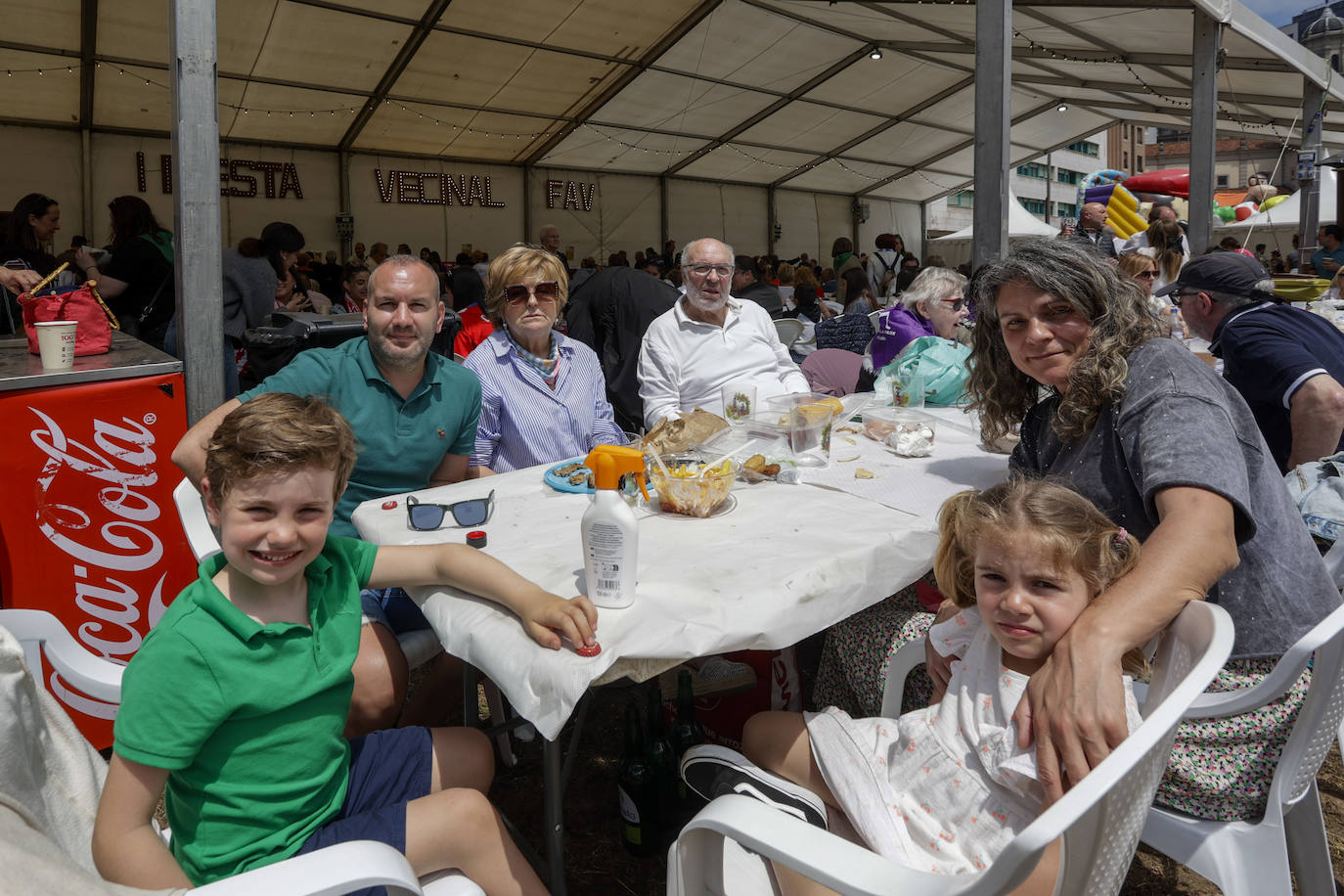 Paellada vecinal en el &#039;solarón&#039;