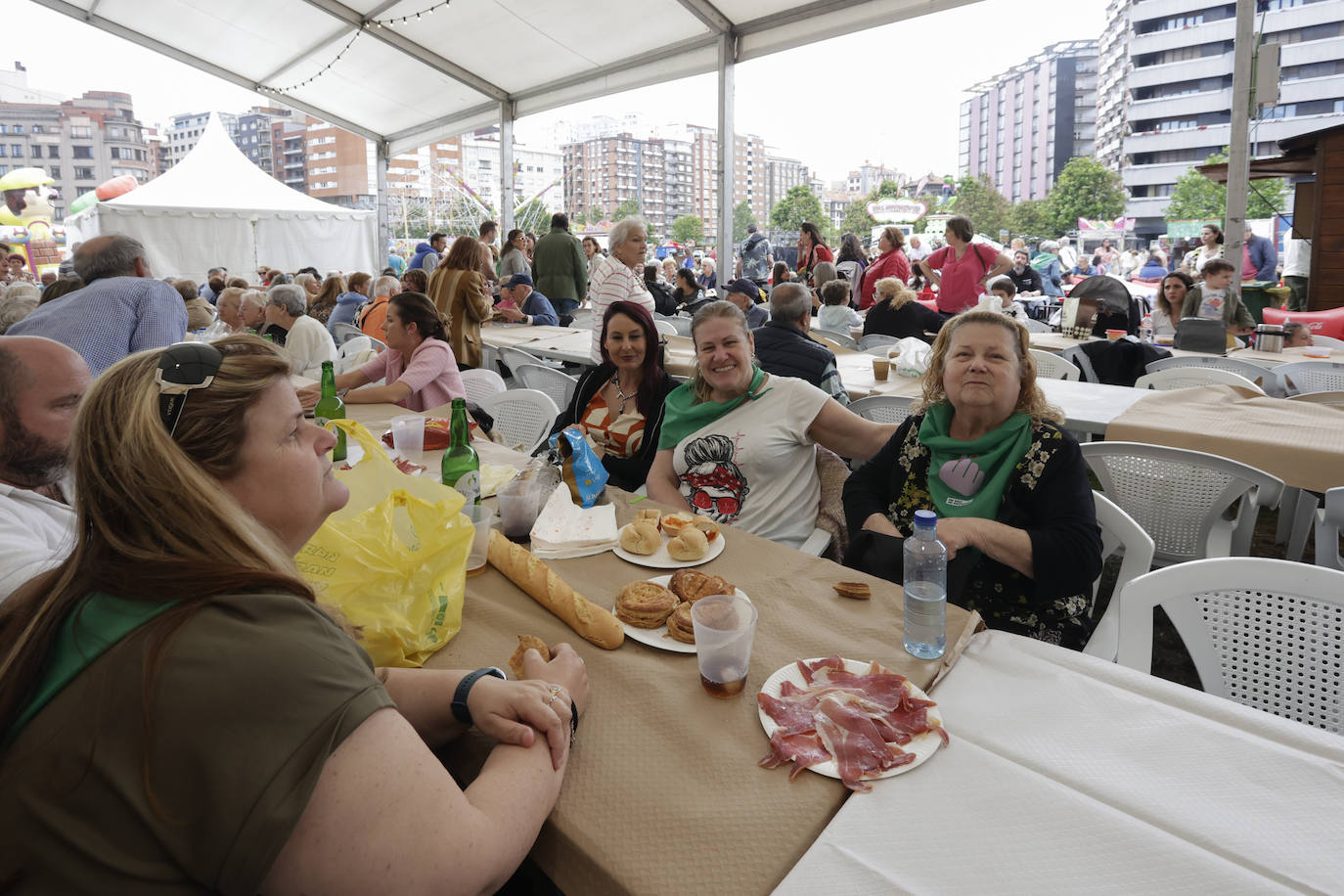 Paellada vecinal en el &#039;solarón&#039;