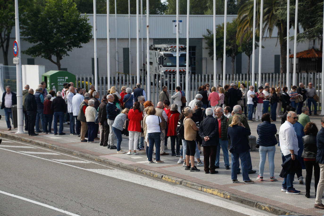 Largas colas en Gijón para el mitin de Pedro Sánchez