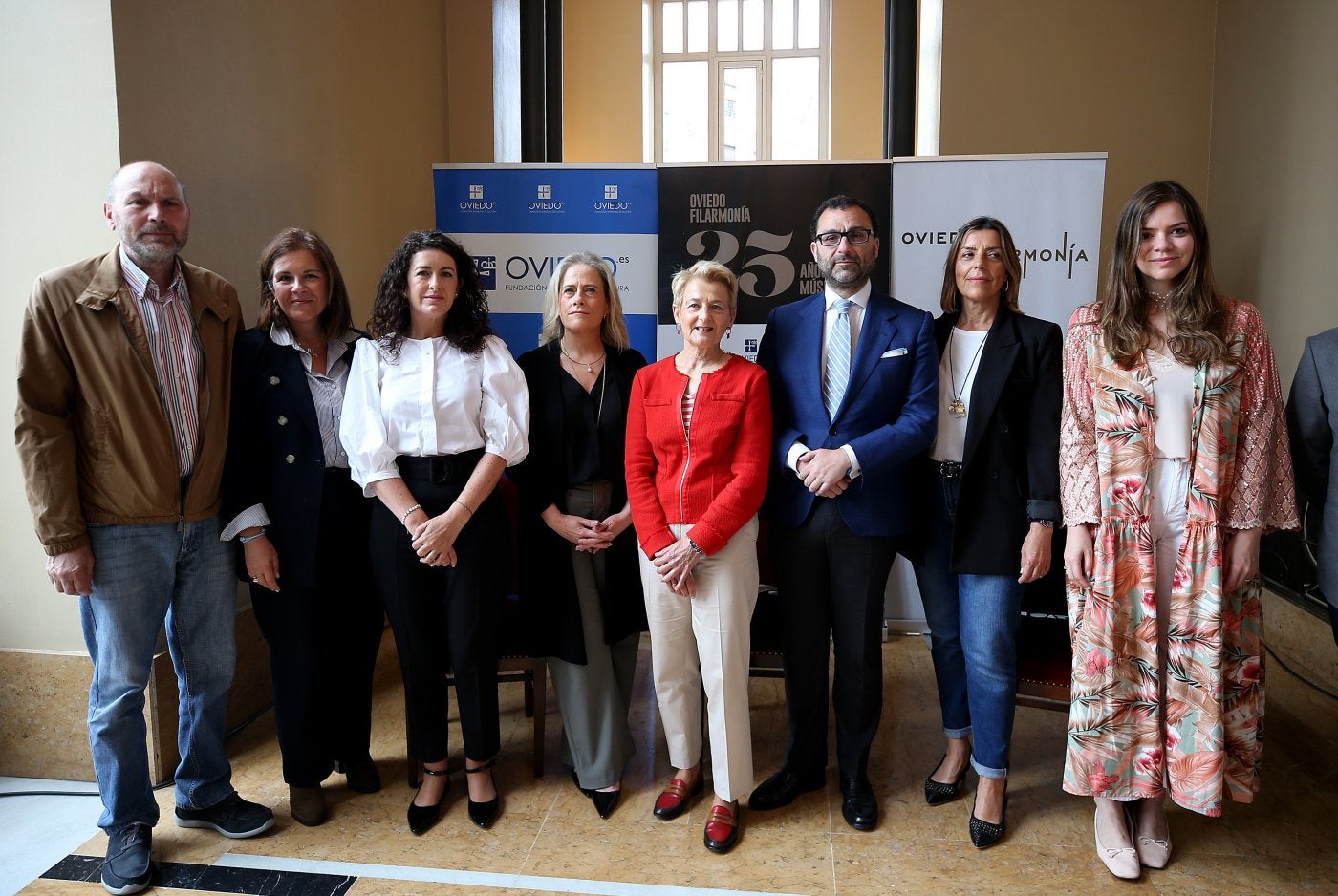 Organizadores y patrocinadores, ayer, en el Salón de Té del Teatro Campoamor.