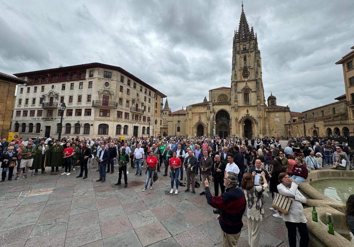 Oviedo escancia cientos de culinos por la cultura sidrera