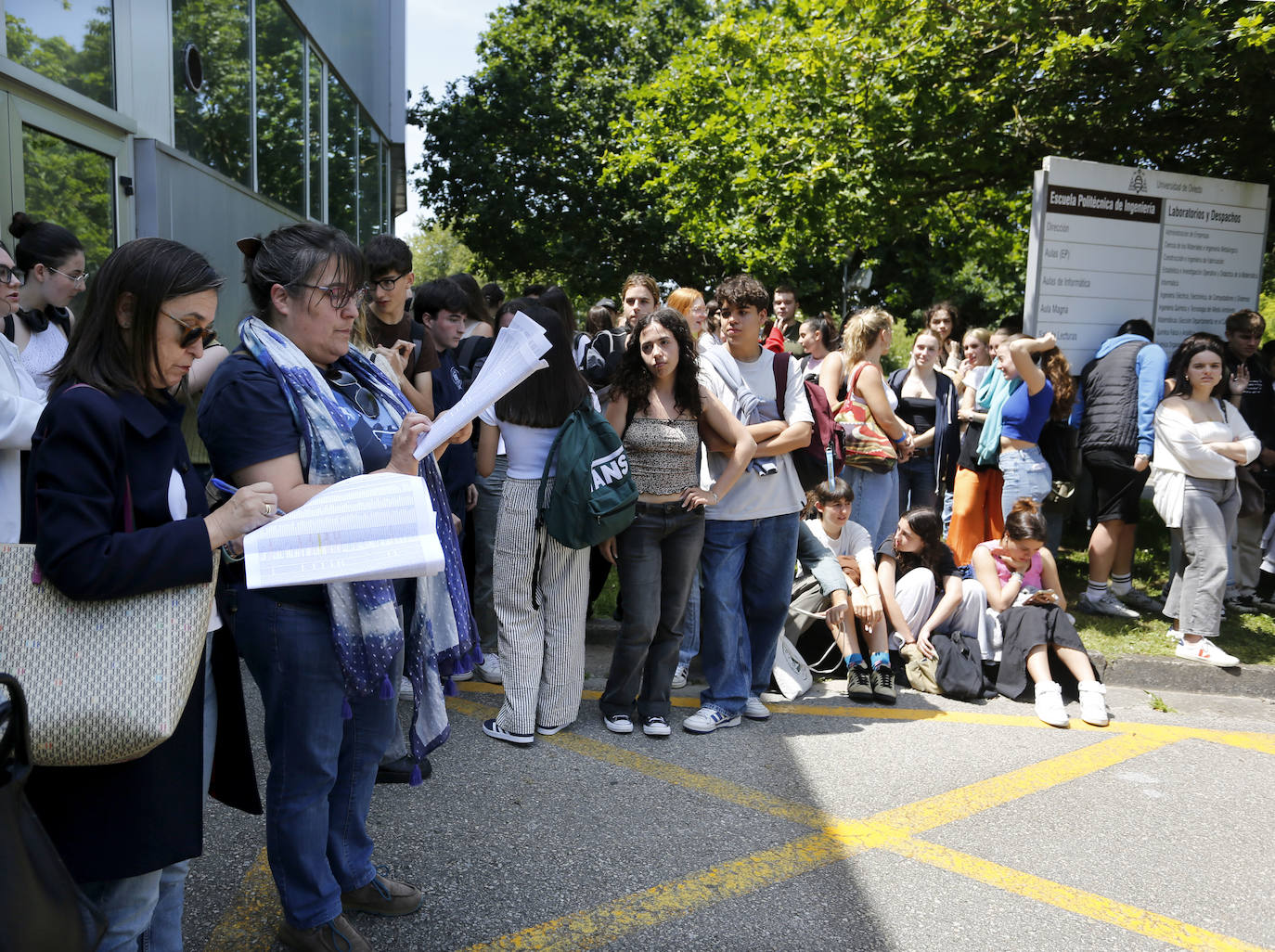 Nervios, incertidumbre y repasos de última hora: así viven los asturianos el inicio de la EBAU