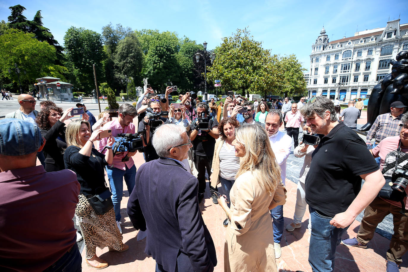 Yolanda Díaz, en Asturias: de sidras entre &#039;selfies&#039;