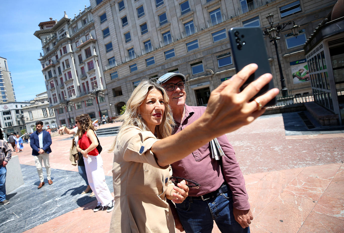 Yolanda Díaz, en Asturias: de sidras entre &#039;selfies&#039;