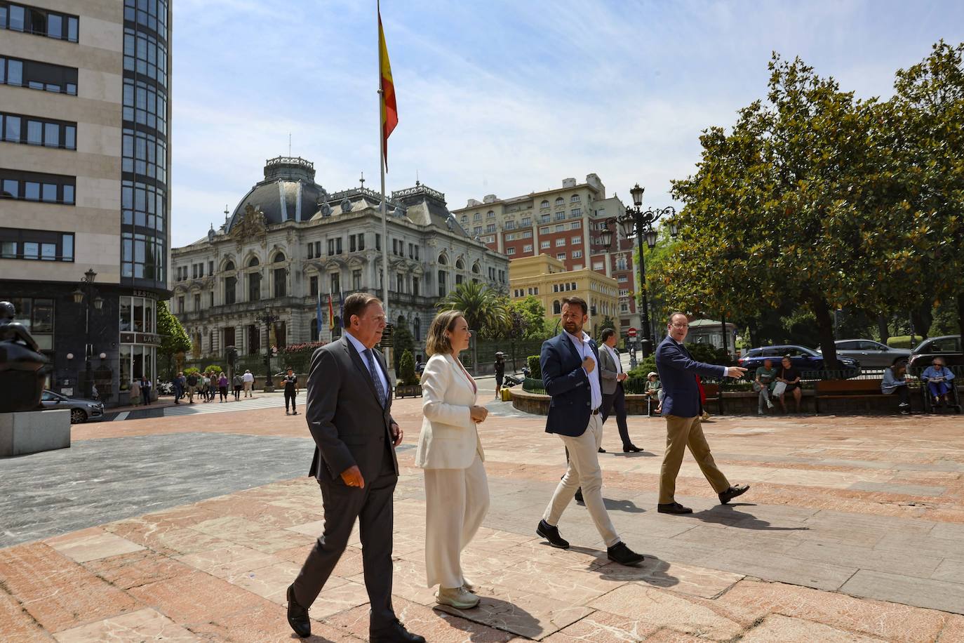 Cuca Gamarra visita Asturias en plena campaña electoral para las europeas