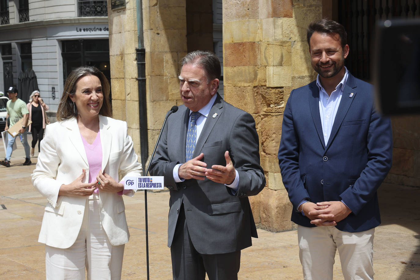 Cuca Gamarra visita Asturias en plena campaña electoral para las europeas