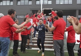 Todos con el Sporting: caluroso recibimiento al equipo en el entrenamiento en Mareo