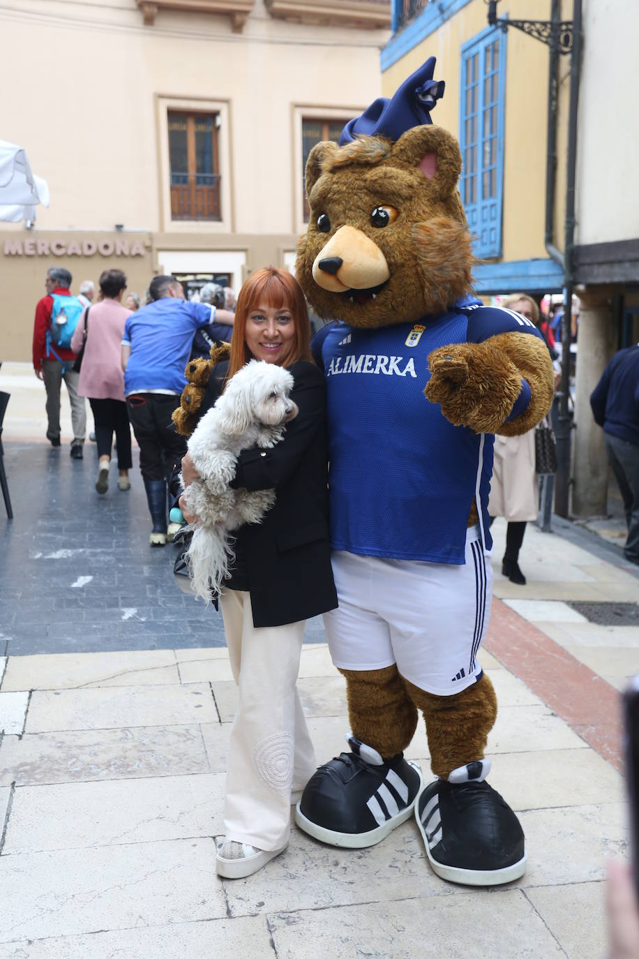 El Oviedo saca la garra a pasear