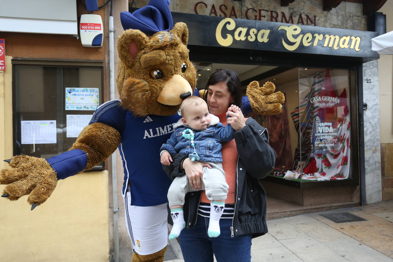 El Oviedo saca la garra a pasear