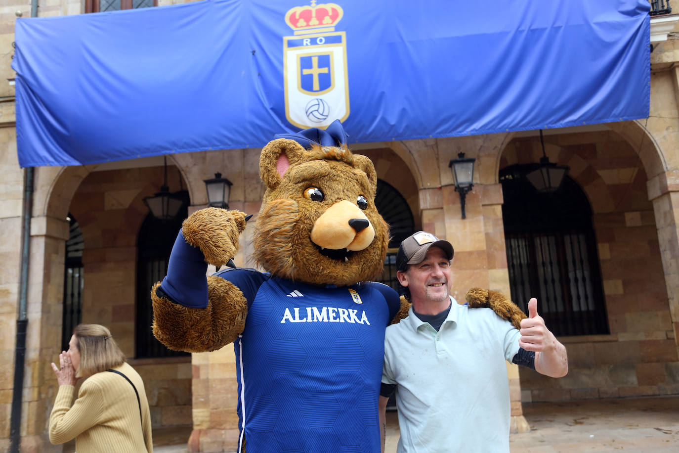 El Oviedo saca la garra a pasear