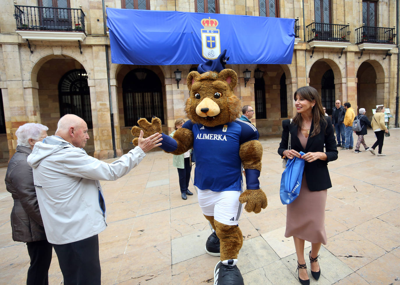 El Oviedo saca la garra a pasear