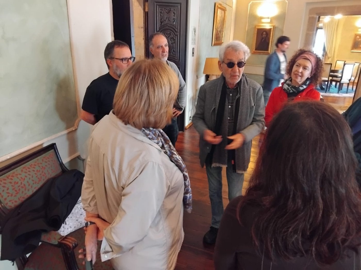 Sacristán, ayer en el Palacio de Avilés con la organización del festival, la alcaldesa y la edil Yolanda Alonso.