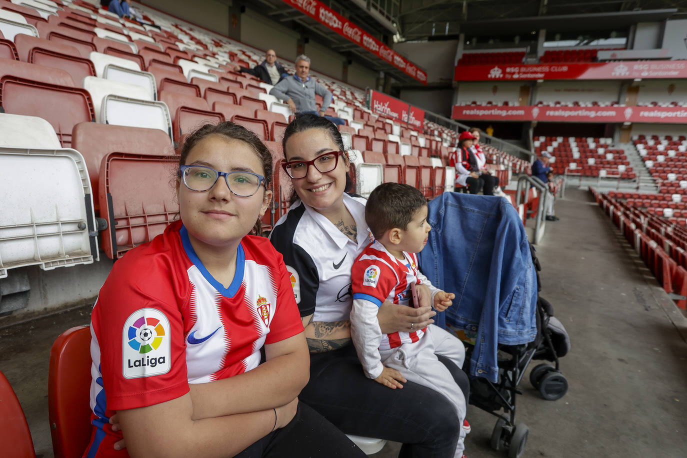 ¿Estuviste en el entrenamiento del Sporting en El Molinón? ¡Búscate en las fotos!