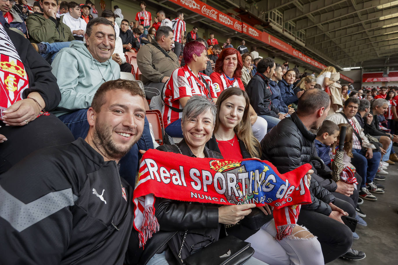 ¿Estuviste en el entrenamiento del Sporting en El Molinón? ¡Búscate en las fotos!