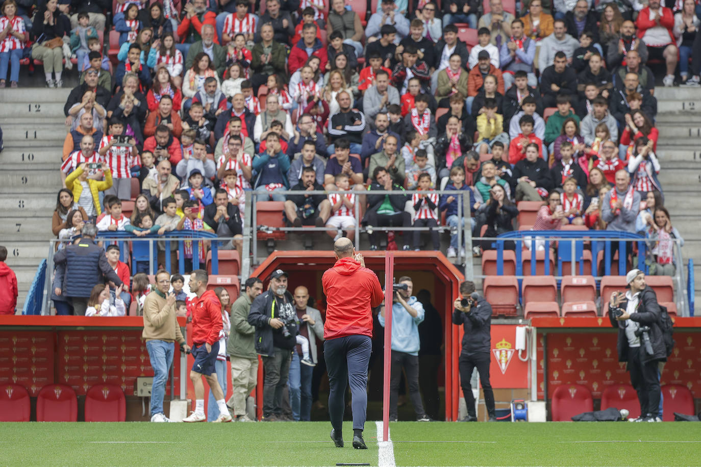 ¿Estuviste en el entrenamiento del Sporting en El Molinón? ¡Búscate en las fotos!