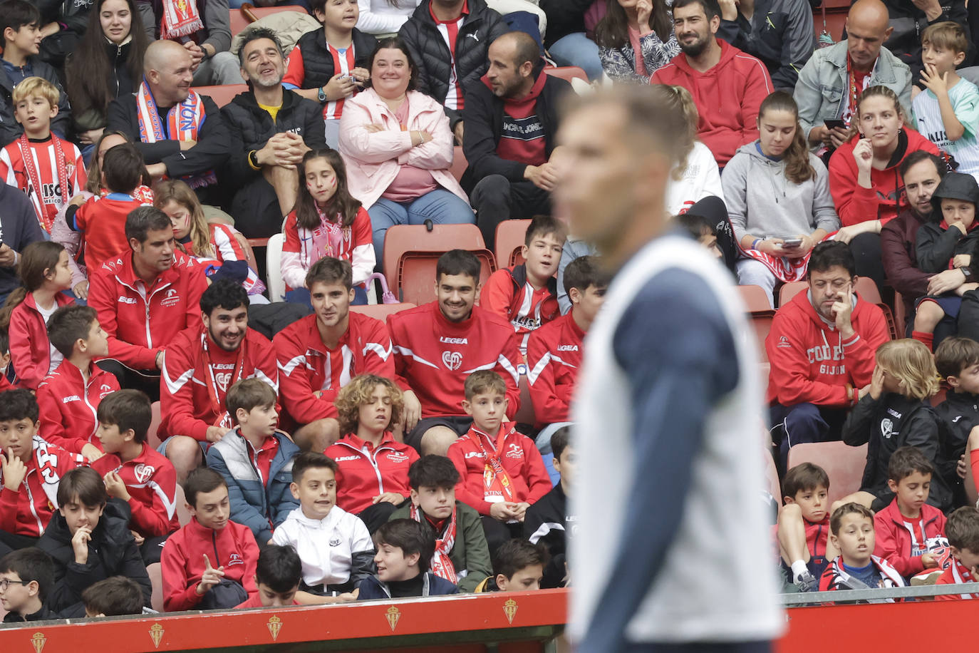 ¿Estuviste en el entrenamiento del Sporting en El Molinón? ¡Búscate en las fotos!