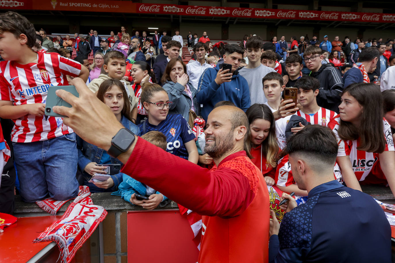 ¿Estuviste en el entrenamiento del Sporting en El Molinón? ¡Búscate en las fotos!