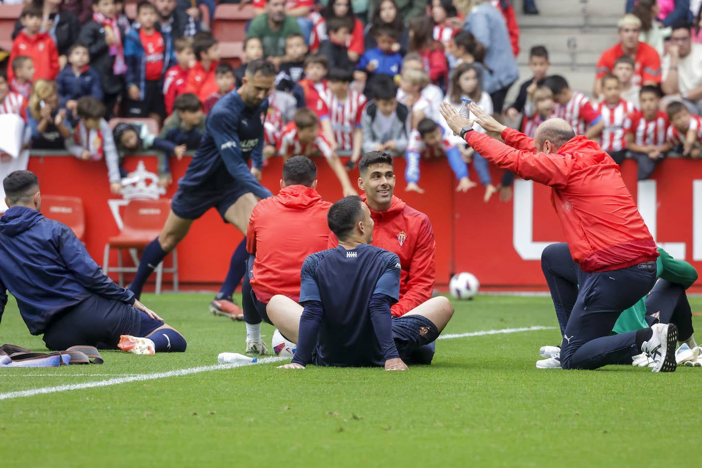 Así fue el especial entrenamiento del Sporting bañado por la Mareona