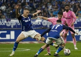 Una de las jugadas del partido, con Alemao y Sebas Moyano.