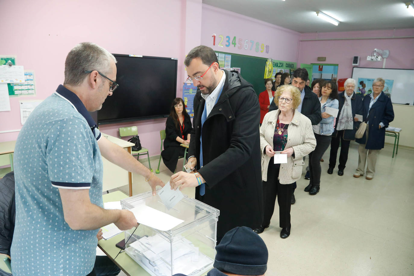 Laviana. Barbón votó con la zurda