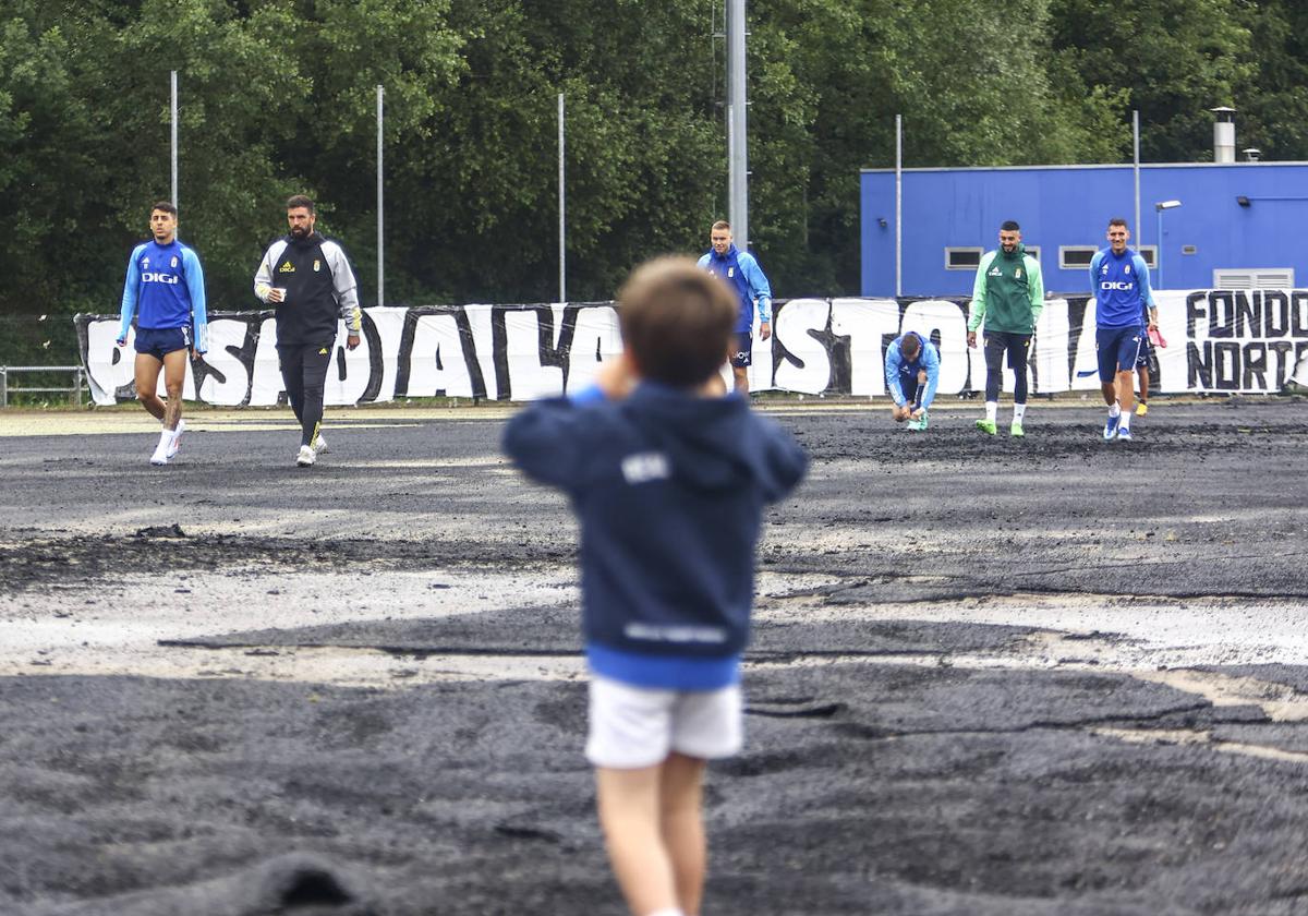 Entrenamiento del Real Oviedo tras el partido contra el Eibar