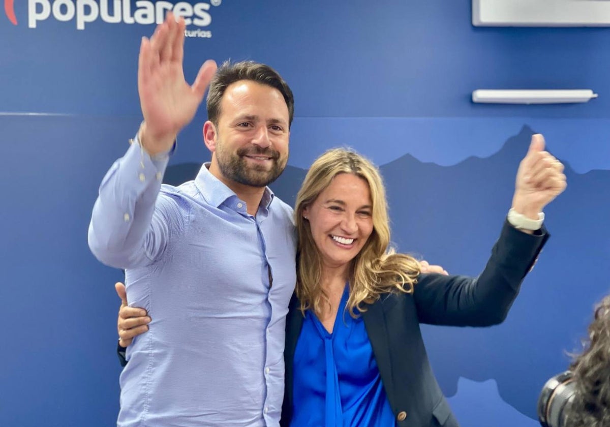 Álvaro Queipo y Susana Solís, celebrando los resultados en la sede del PP de Asturias.