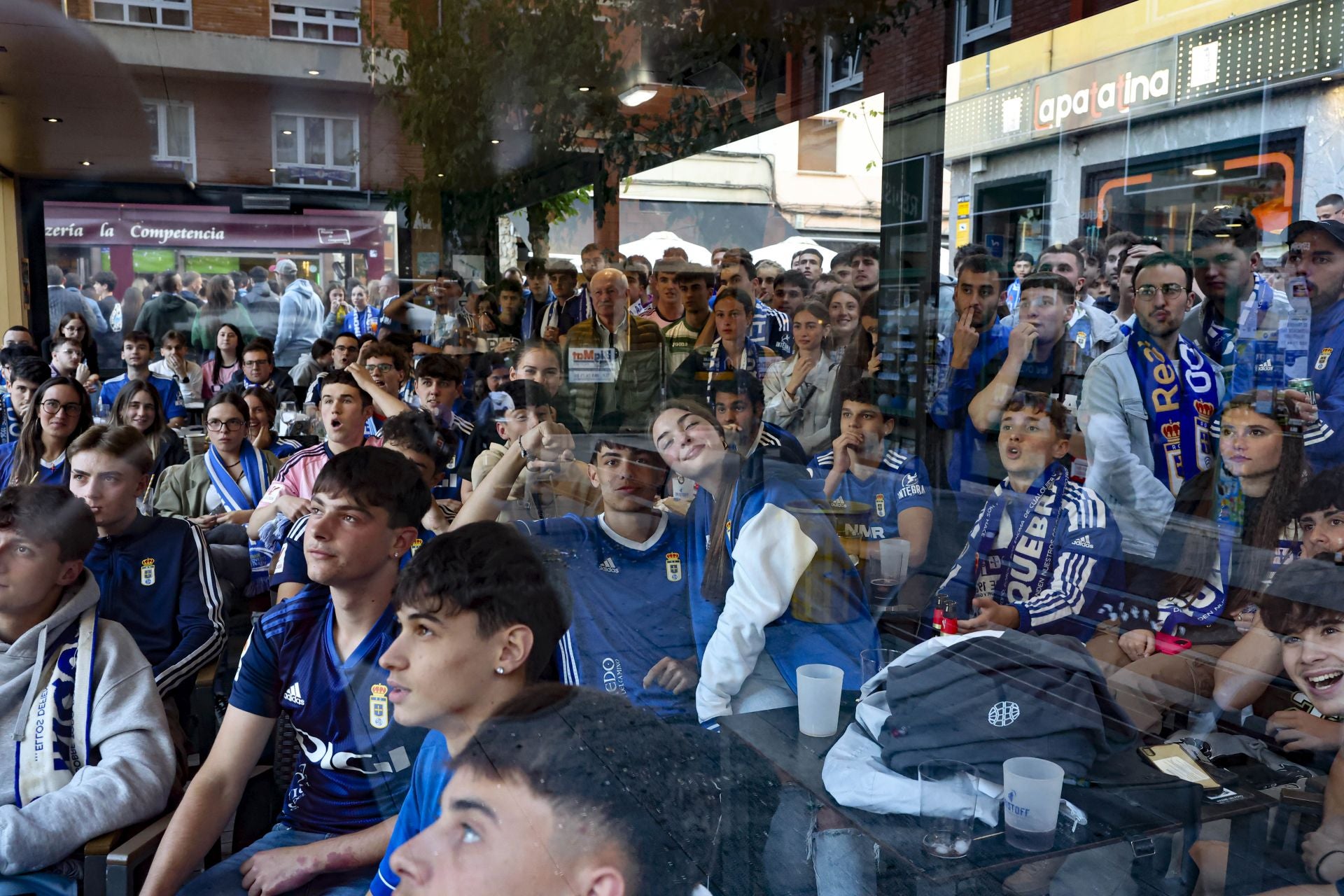 Ambientazo en los bares: así se vivió el partido contra el Eibar en Oviedo