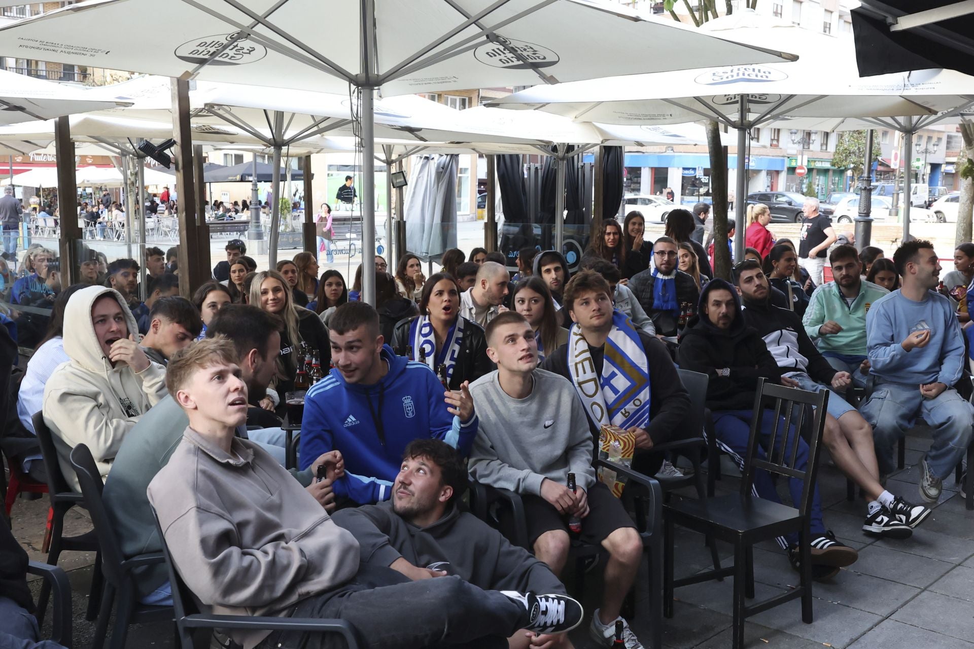 Ambientazo en los bares: así se vivió el partido contra el Eibar en Oviedo