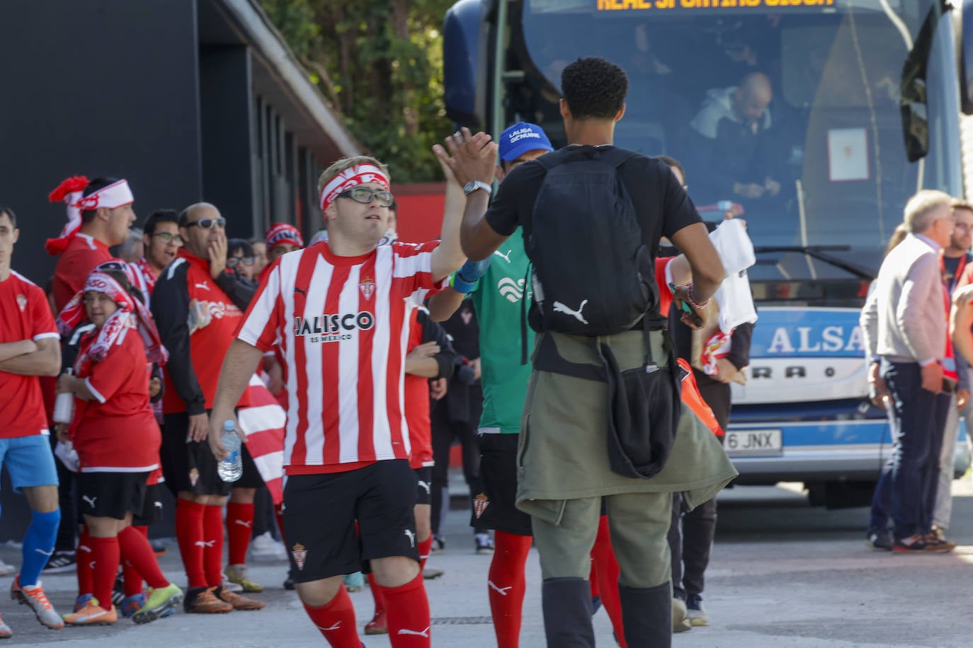 La Mareona arropa al Sporting antes de la vuelta: «¡Sí se puede!»