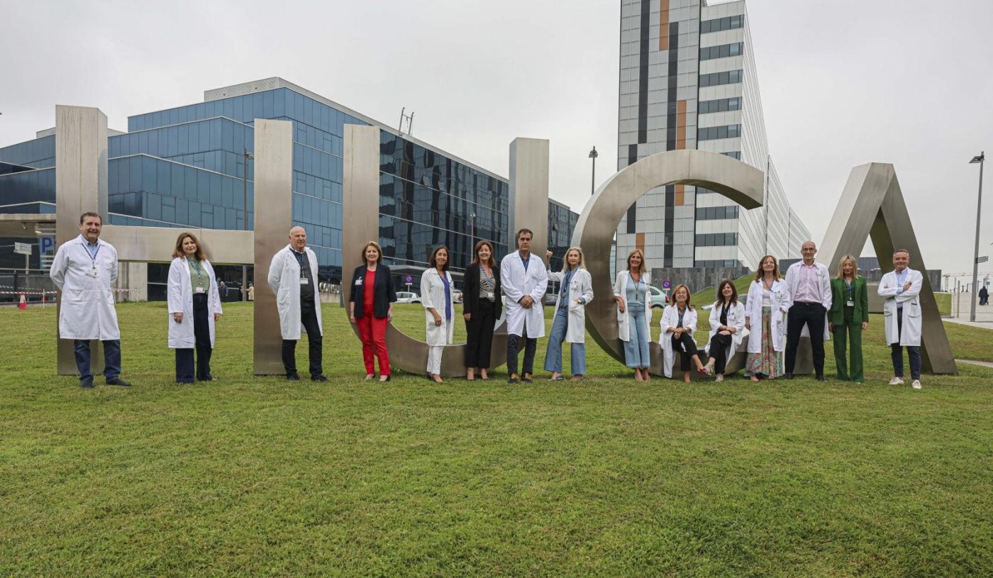 Equipo directivo. De izquierda a derecha: Alberto Fernández León, Alejandra Fernández Fernández, Alberto Gonzállez Vázquez, Ana Belén Rodríguez Villa, María José Villanueva Ordóñez, Lucía Fernández Alonso, Joaquín Menchaca Muñiz, Beatriz López Muñiz, Gema García Riestra, María Antonia Jiménez Martos, Eva Fernández Sánchez, PatriciaBarro Fernández, Álvaro González Franco, María José Iglesias Morán y Jorge de la Vega García