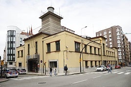 Jefatura de Policía Local en la calle de San José. Antes de fin de año se trasladará al nuevo edificio en Sanz Crespo.