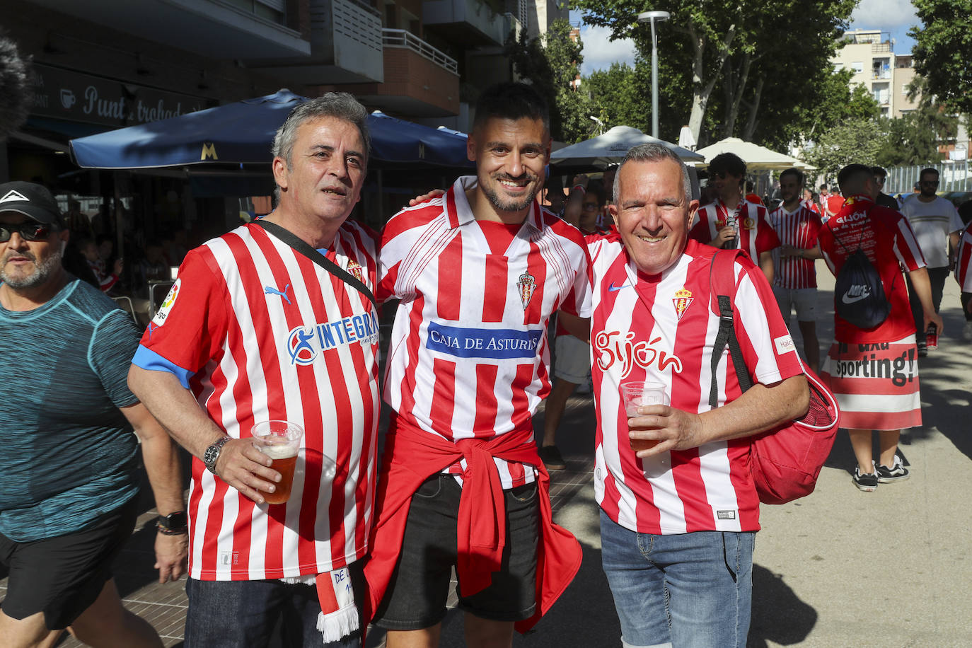 La grada rojiblanca se traslada a Cornellá: los ánimos de la afición del Sporting